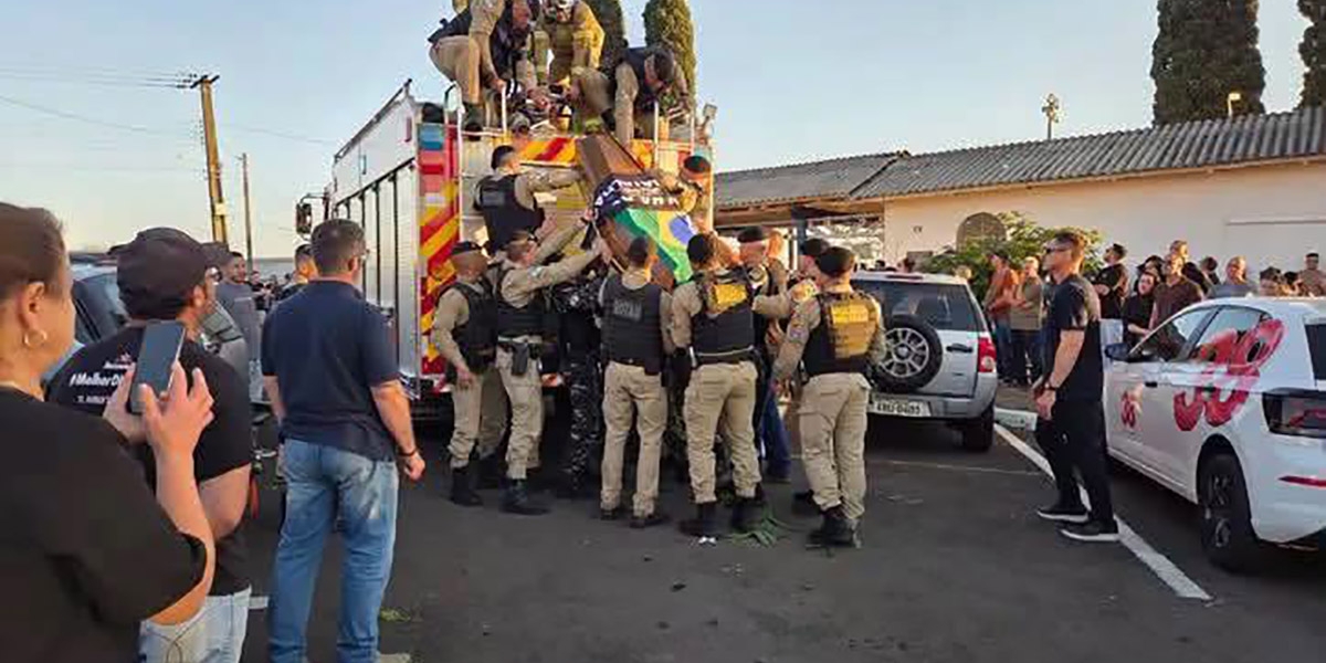 Com honras militares, PM morto em confronto é sepultado sob forte comoção no Paraná - Jornal Novo Tempo